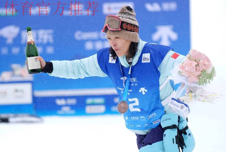 蔡雪桐获得U型场地世界杯单板滑雪第三名 蔡雪桐获得U型场地世界杯单板滑雪第三名